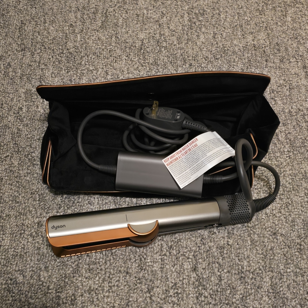 Silver and Black Hair Straightener - Picture 3 of 5